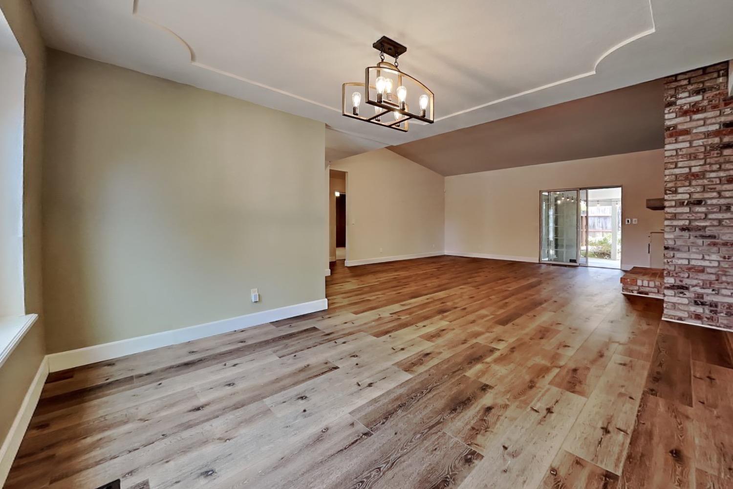 Detail Gallery Image 19 of 92 For 2100 Sherwood - a Ave, Modesto,  CA 95350 - 3 Beds | 2/1 Baths