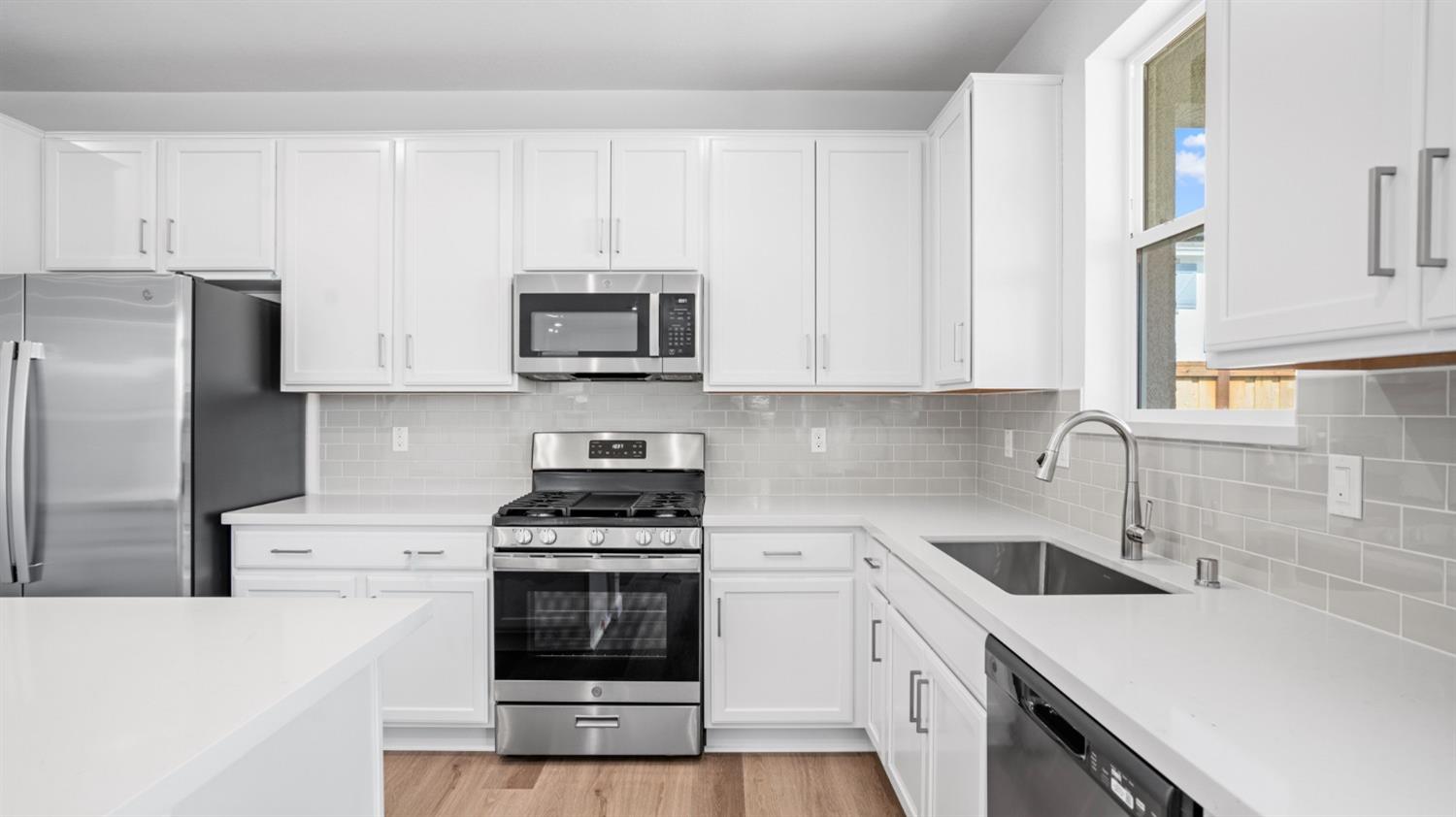 Detail Gallery Image 15 of 43 For 1095 Jarupa Dr, Lathrop,  CA 95330 - 4 Beds | 2 Baths