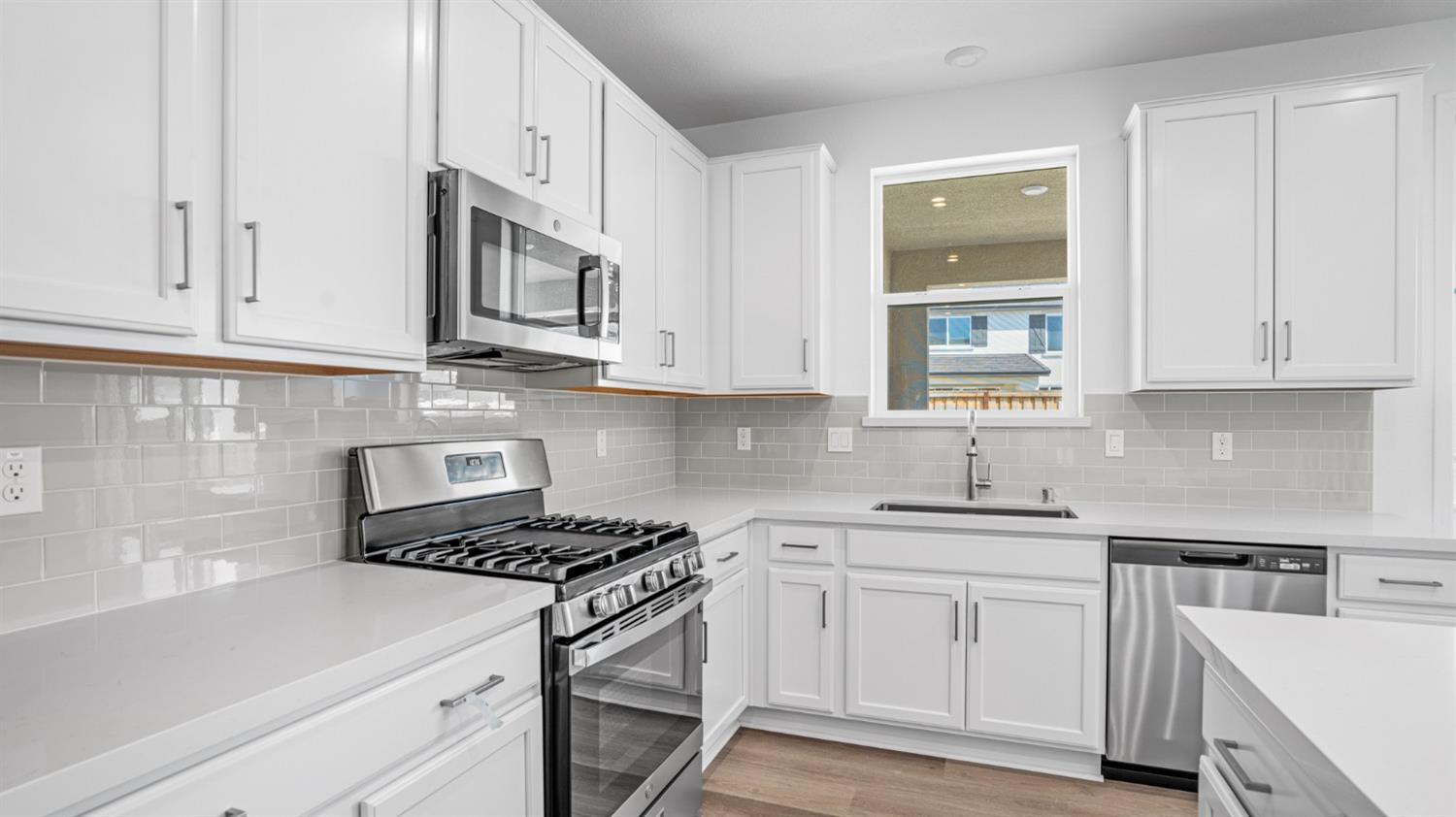 Detail Gallery Image 13 of 43 For 1095 Jarupa Dr, Lathrop,  CA 95330 - 4 Beds | 2 Baths