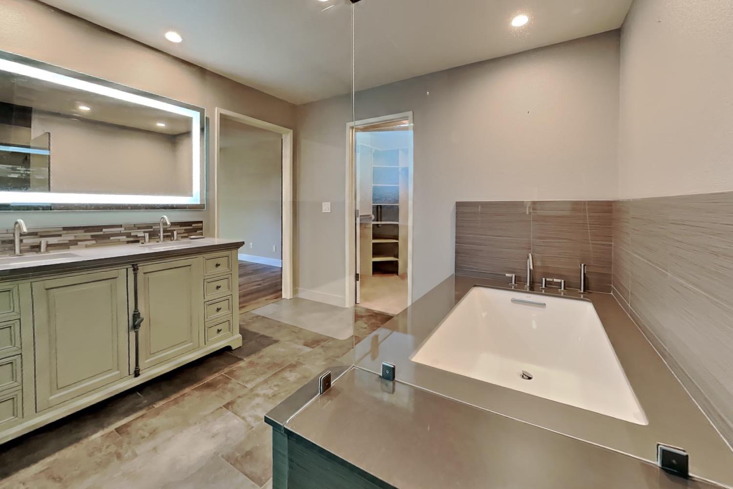 Detail Gallery Image 77 of 92 For 2100 Sherwood - a Ave, Modesto,  CA 95350 - 3 Beds | 2/1 Baths