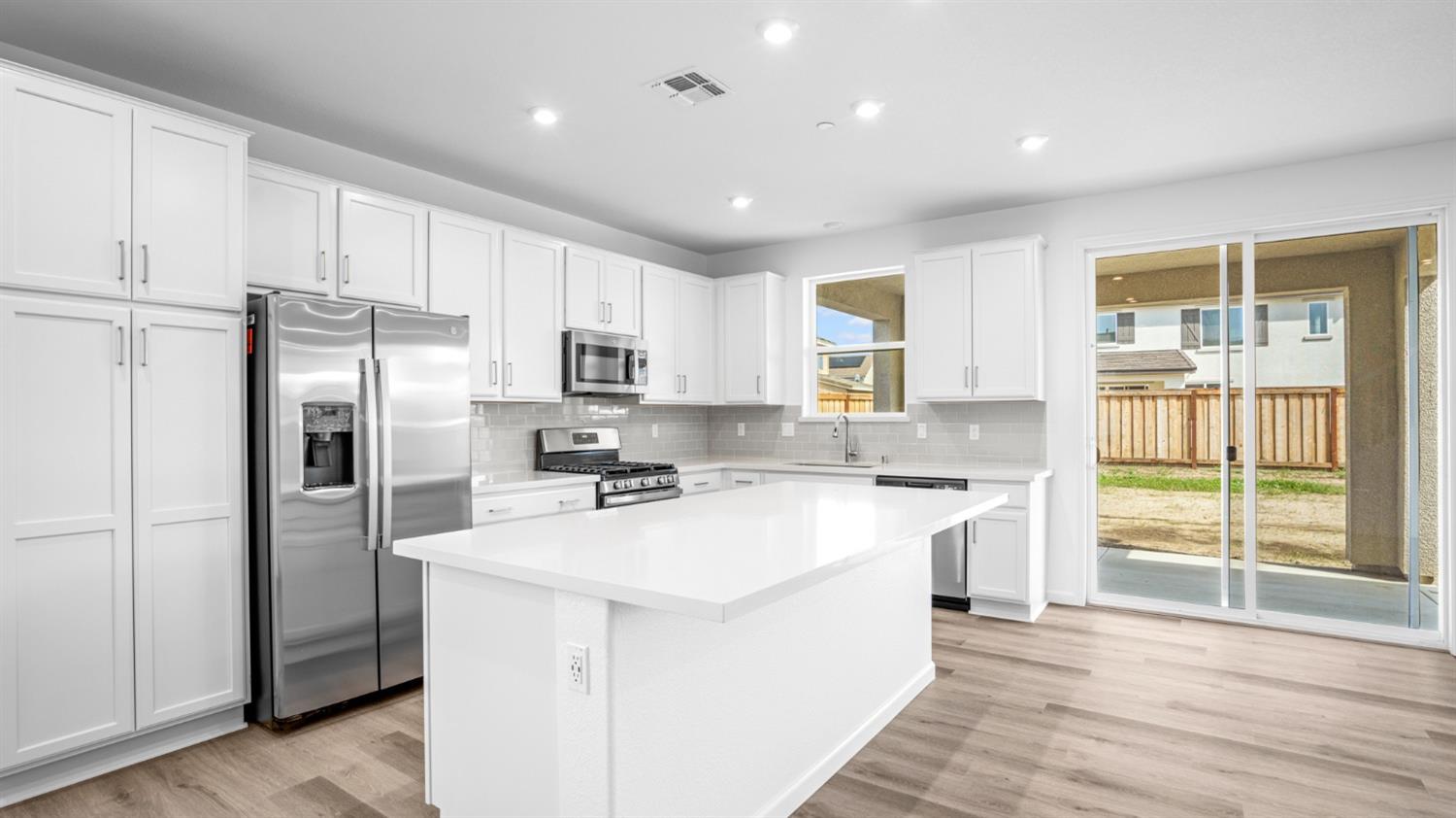 Detail Gallery Image 11 of 43 For 1095 Jarupa Dr, Lathrop,  CA 95330 - 4 Beds | 2 Baths