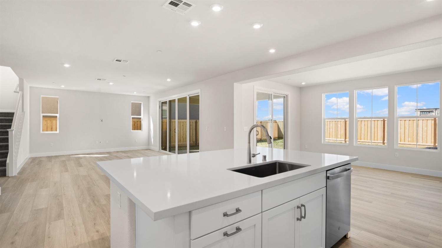 Detail Gallery Image 18 of 46 For 2519 Wisteria Dr, Lodi,  CA 95242 - 4 Beds | 3/1 Baths