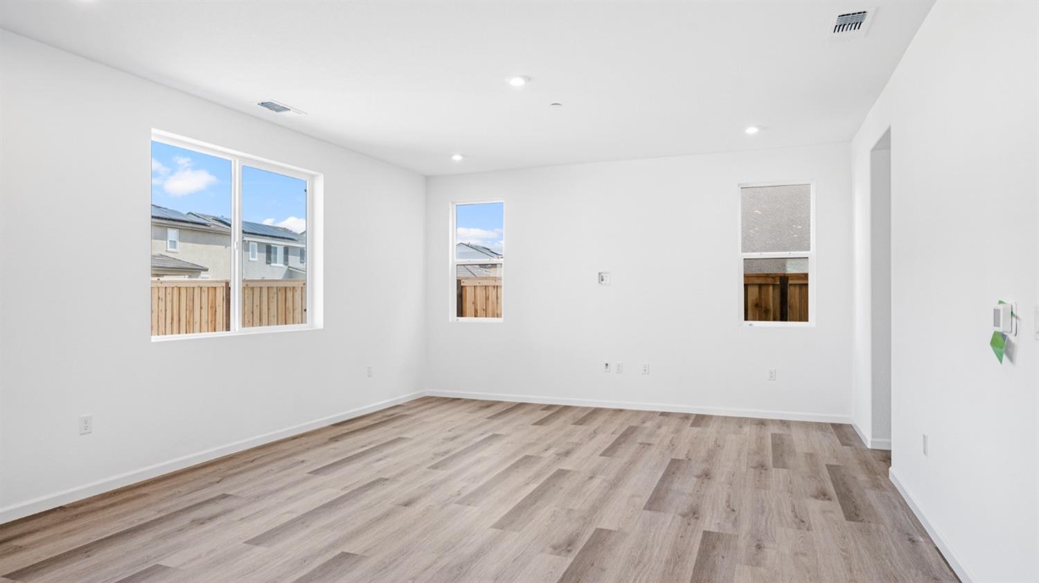 Detail Gallery Image 19 of 43 For 1095 Jarupa Dr, Lathrop,  CA 95330 - 4 Beds | 2 Baths