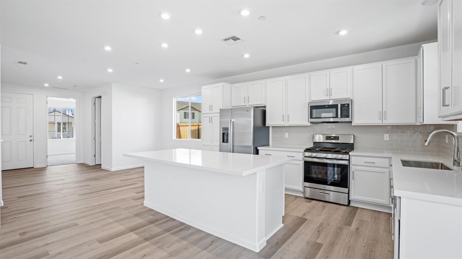 Detail Gallery Image 16 of 43 For 1095 Jarupa Dr, Lathrop,  CA 95330 - 4 Beds | 2 Baths