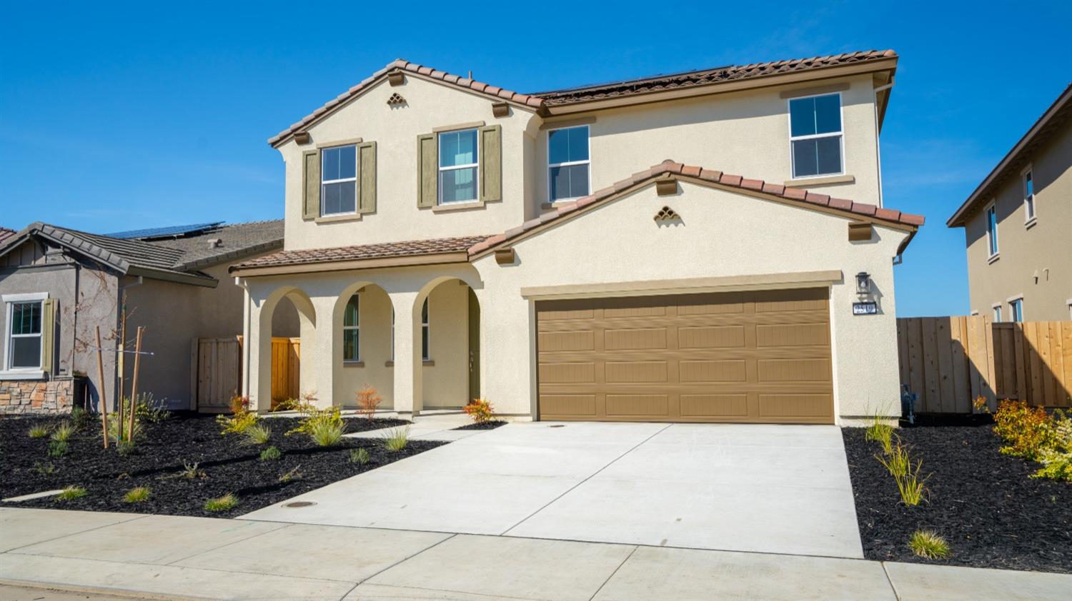 Detail Gallery Image 1 of 46 For 2519 Wisteria Dr, Lodi,  CA 95242 - 4 Beds | 3/1 Baths