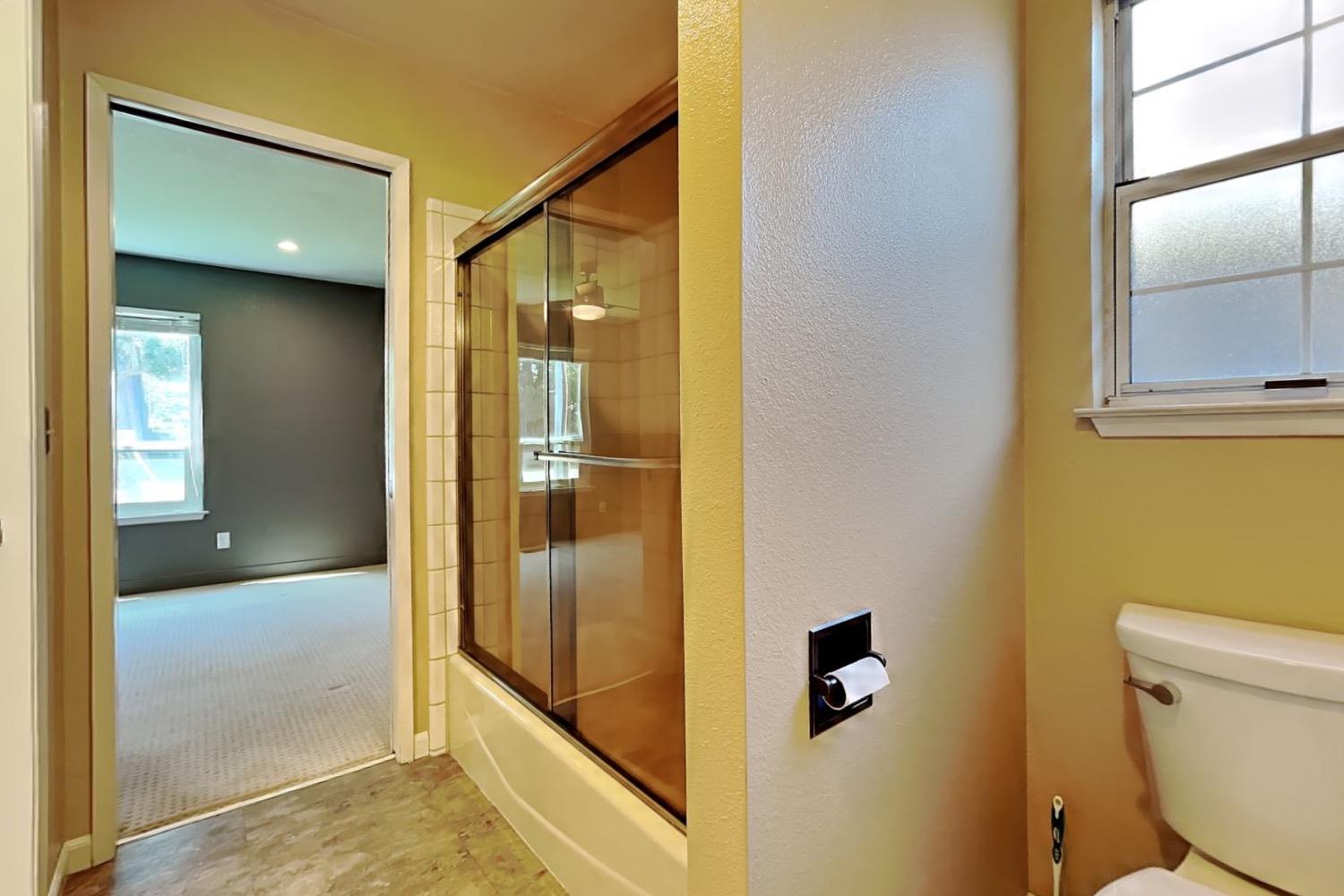 Detail Gallery Image 59 of 92 For 2100 Sherwood - a Ave, Modesto,  CA 95350 - 3 Beds | 2/1 Baths