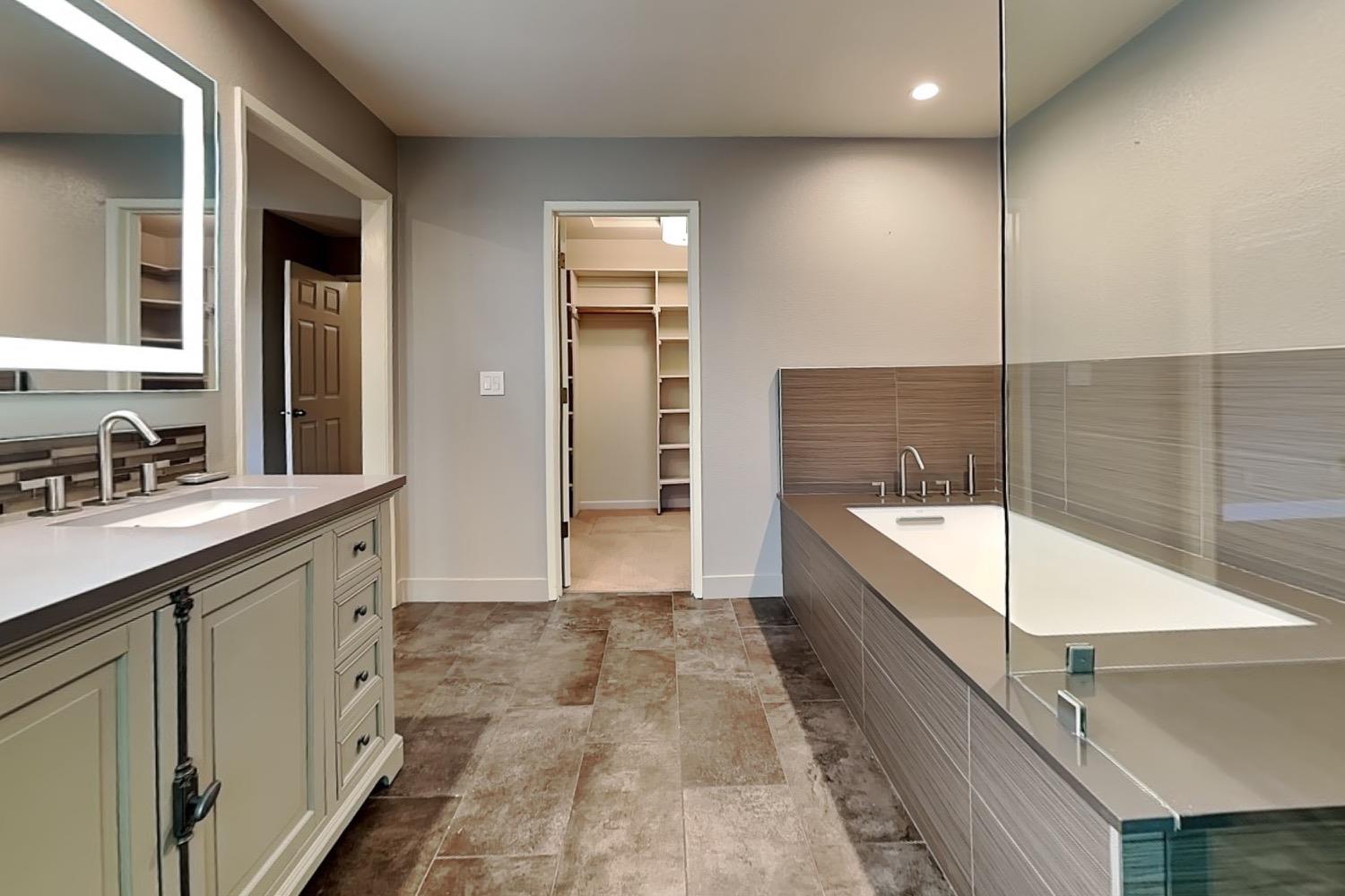 Detail Gallery Image 78 of 92 For 2100 Sherwood - a Ave, Modesto,  CA 95350 - 3 Beds | 2/1 Baths