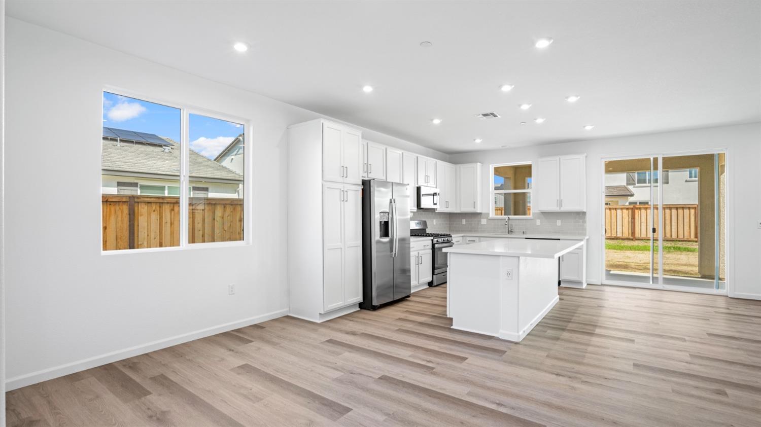 Detail Gallery Image 9 of 43 For 1095 Jarupa Dr, Lathrop,  CA 95330 - 4 Beds | 2 Baths