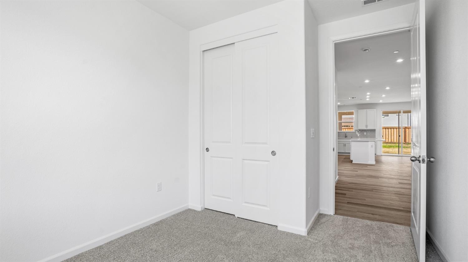 Detail Gallery Image 8 of 43 For 1095 Jarupa Dr, Lathrop,  CA 95330 - 4 Beds | 2 Baths
