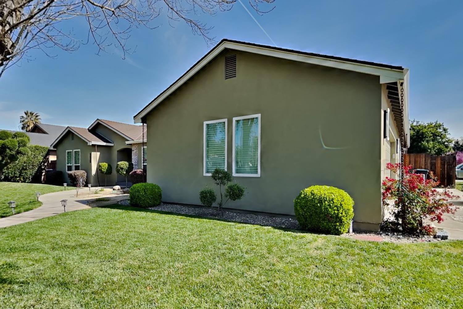 Detail Gallery Image 6 of 92 For 2100 Sherwood - a Ave, Modesto,  CA 95350 - 3 Beds | 2/1 Baths