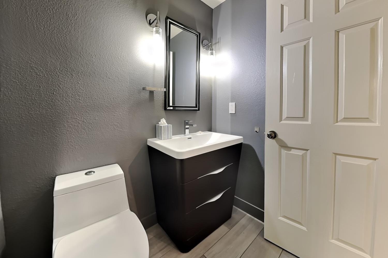 Detail Gallery Image 48 of 92 For 2100 Sherwood - a Ave, Modesto,  CA 95350 - 3 Beds | 2/1 Baths