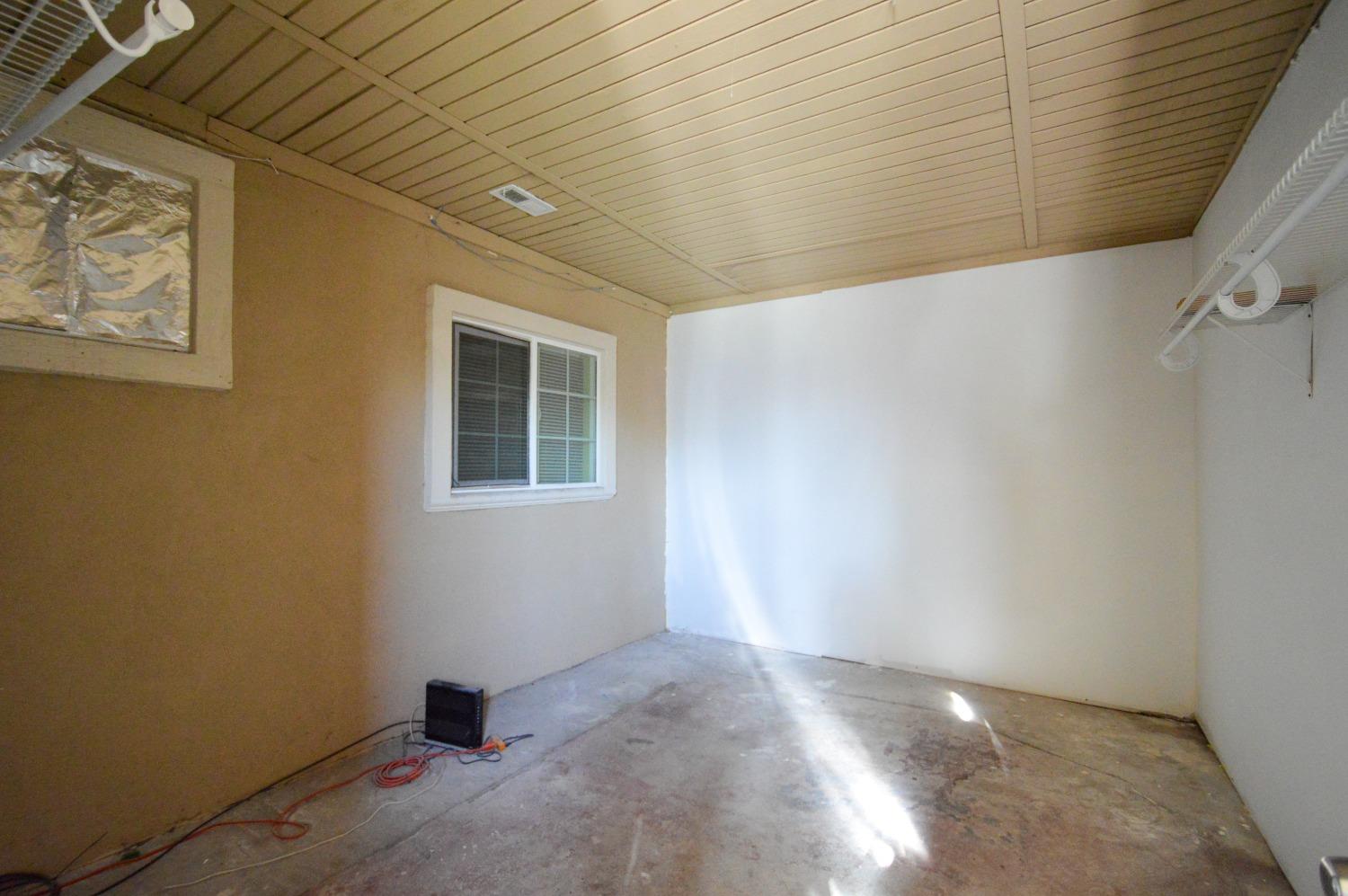 Detail Gallery Image 11 of 17 For 296 Redondo Ave, Sacramento,  CA 95815 - 3 Beds | 1 Baths