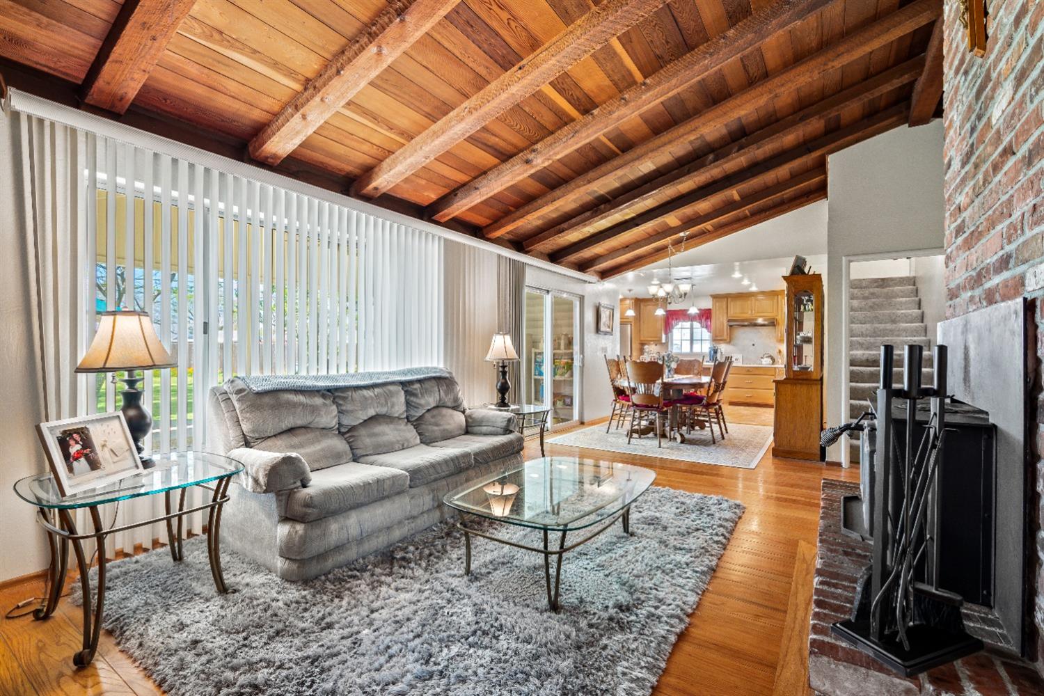 Detail Gallery Image 5 of 39 For 3529 Ridgewood Way, Sacramento,  CA 95821 - 4 Beds | 2/1 Baths
