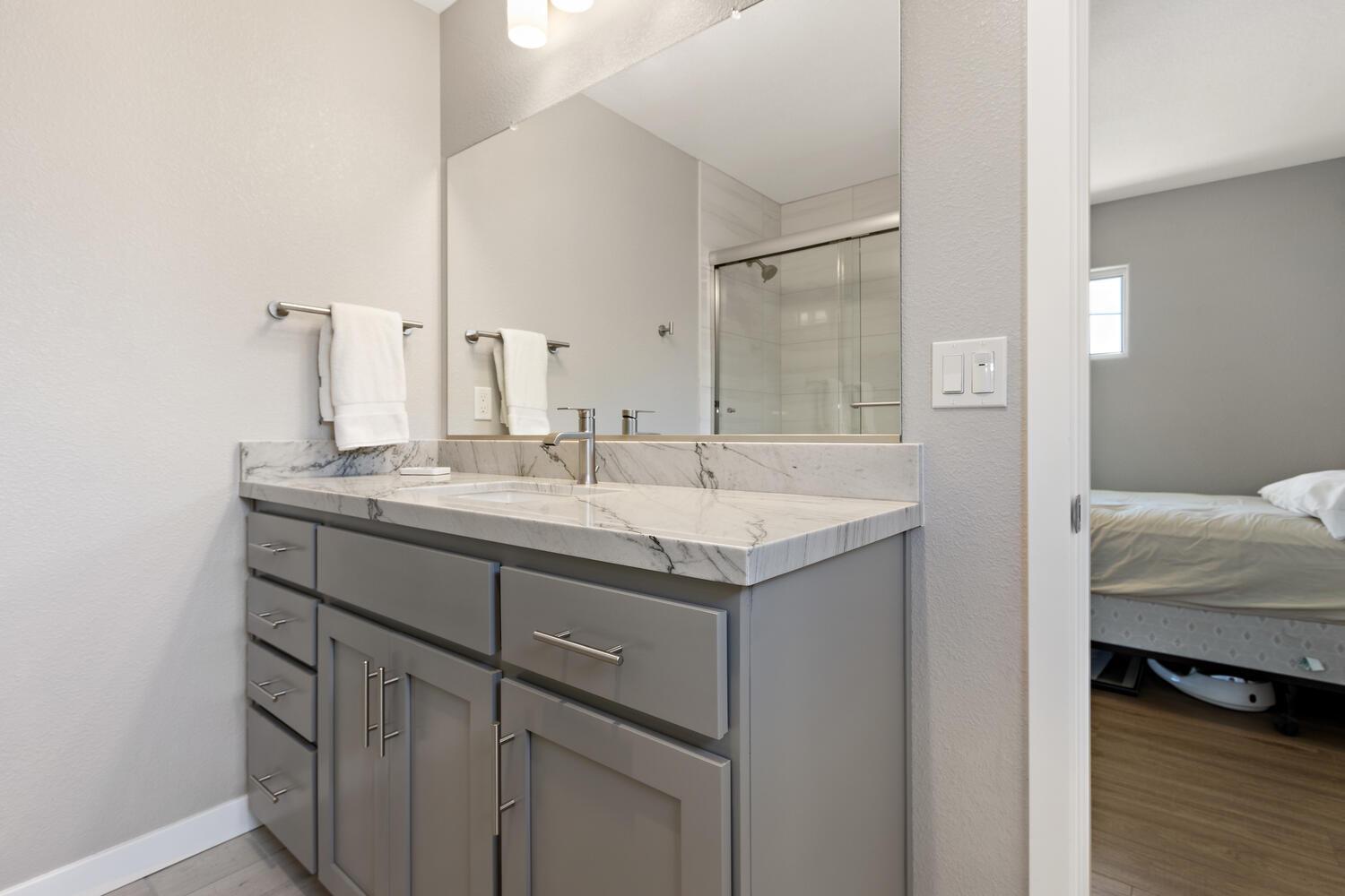 Detail Gallery Image 19 of 27 For 6407 Oakridge Way, Sacramento,  CA 95831 - 2 Beds | 2/1 Baths