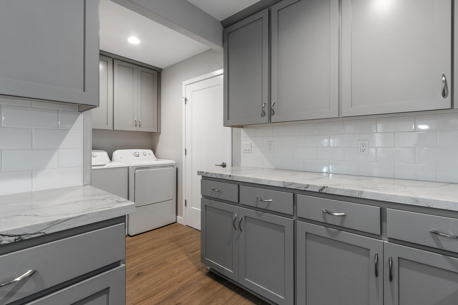 Detail Gallery Image 6 of 27 For 6407 Oakridge Way, Sacramento,  CA 95831 - 2 Beds | 2/1 Baths