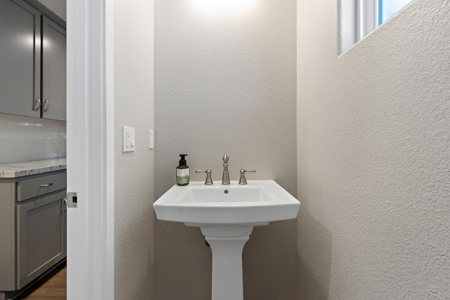 Detail Gallery Image 21 of 27 For 6407 Oakridge Way, Sacramento,  CA 95831 - 2 Beds | 2/1 Baths