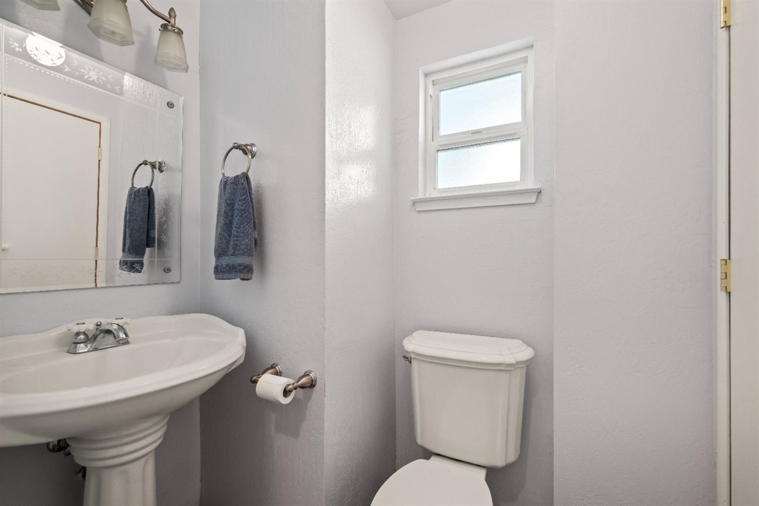 Detail Gallery Image 18 of 39 For 3529 Ridgewood Way, Sacramento,  CA 95821 - 4 Beds | 2/1 Baths