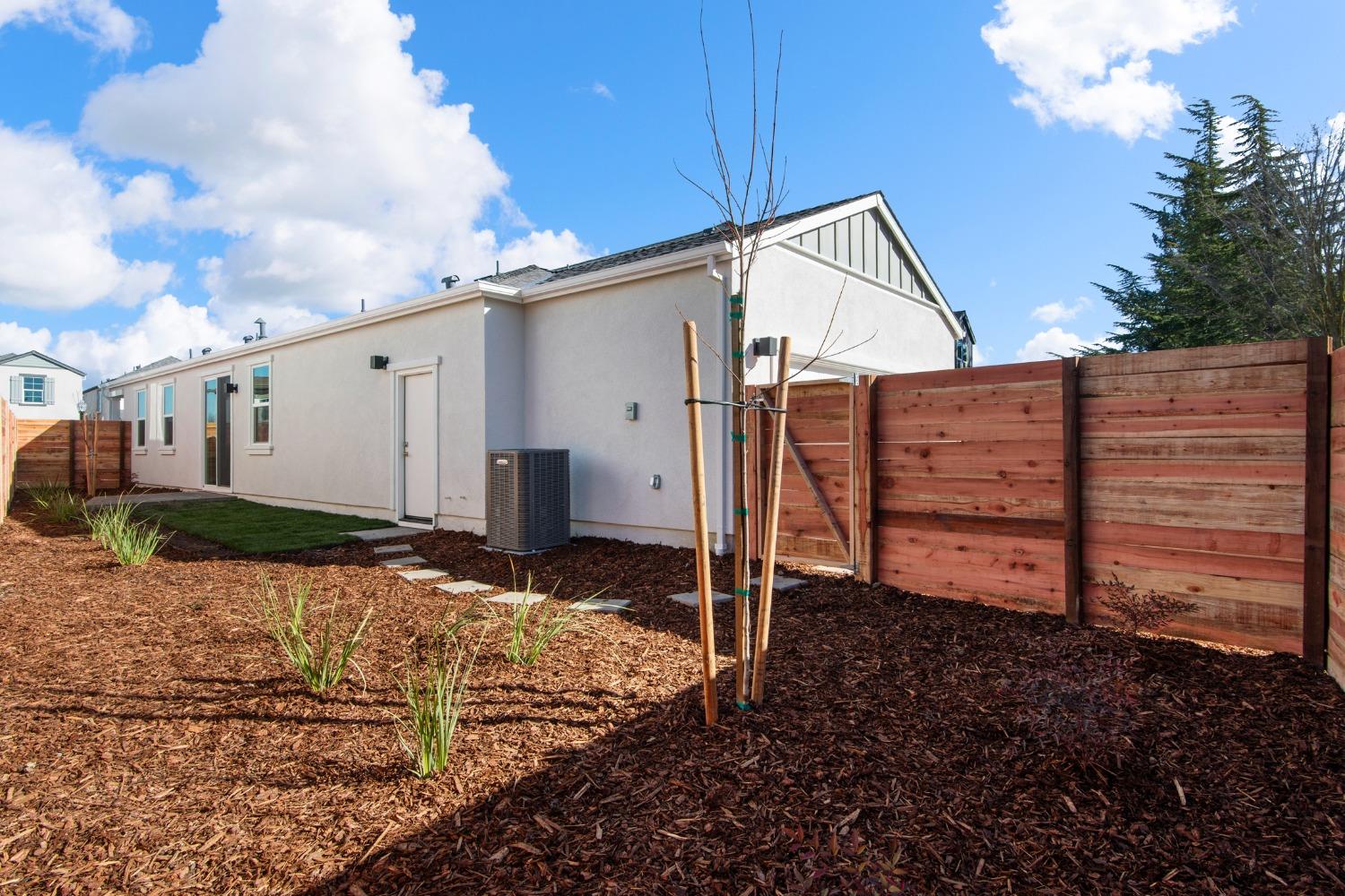 Detail Gallery Image 27 of 35 For 8660 Starburst Way, Sacramento,  CA 95823 - 3 Beds | 2 Baths