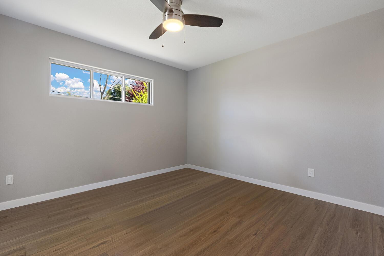 Detail Gallery Image 16 of 27 For 6407 Oakridge Way, Sacramento,  CA 95831 - 2 Beds | 2/1 Baths