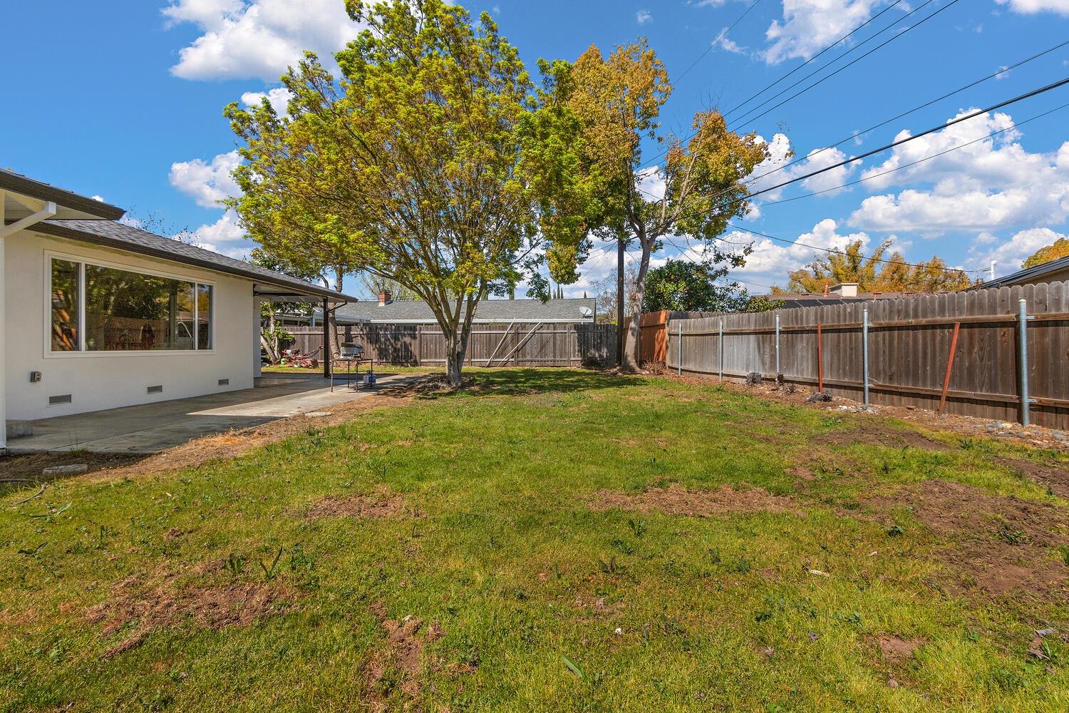 Detail Gallery Image 23 of 27 For 6407 Oakridge Way, Sacramento,  CA 95831 - 2 Beds | 2/1 Baths