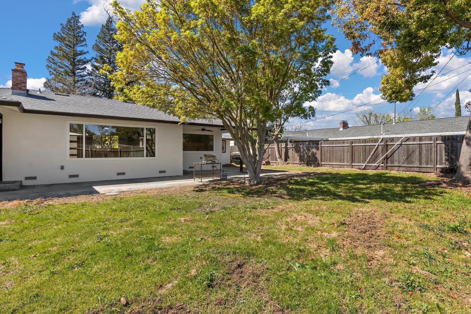 Detail Gallery Image 25 of 27 For 6407 Oakridge Way, Sacramento,  CA 95831 - 2 Beds | 2/1 Baths