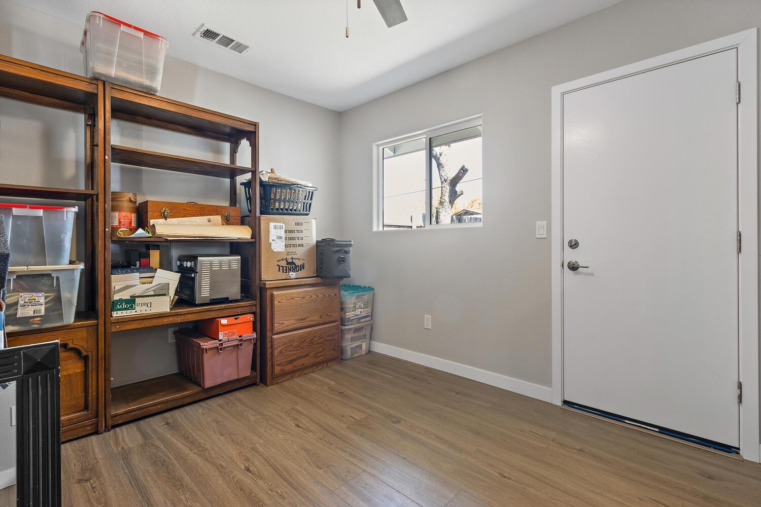 Detail Gallery Image 20 of 27 For 6407 Oakridge Way, Sacramento,  CA 95831 - 2 Beds | 2/1 Baths