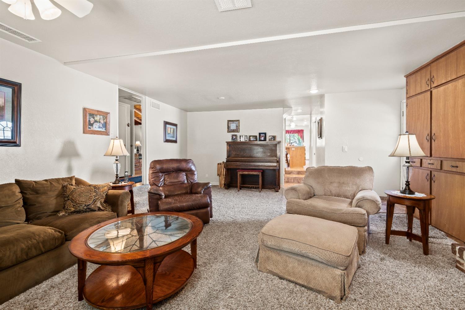 Detail Gallery Image 16 of 39 For 3529 Ridgewood Way, Sacramento,  CA 95821 - 4 Beds | 2/1 Baths
