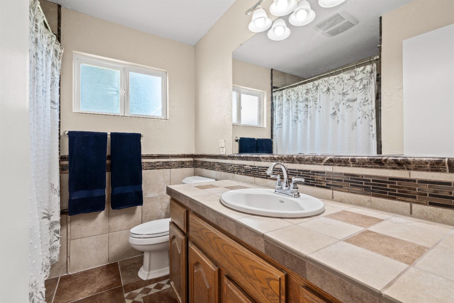 Detail Gallery Image 21 of 39 For 3529 Ridgewood Way, Sacramento,  CA 95821 - 4 Beds | 2/1 Baths