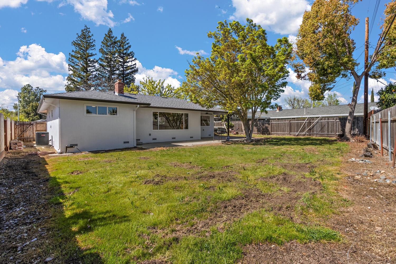 Detail Gallery Image 24 of 27 For 6407 Oakridge Way, Sacramento,  CA 95831 - 2 Beds | 2/1 Baths
