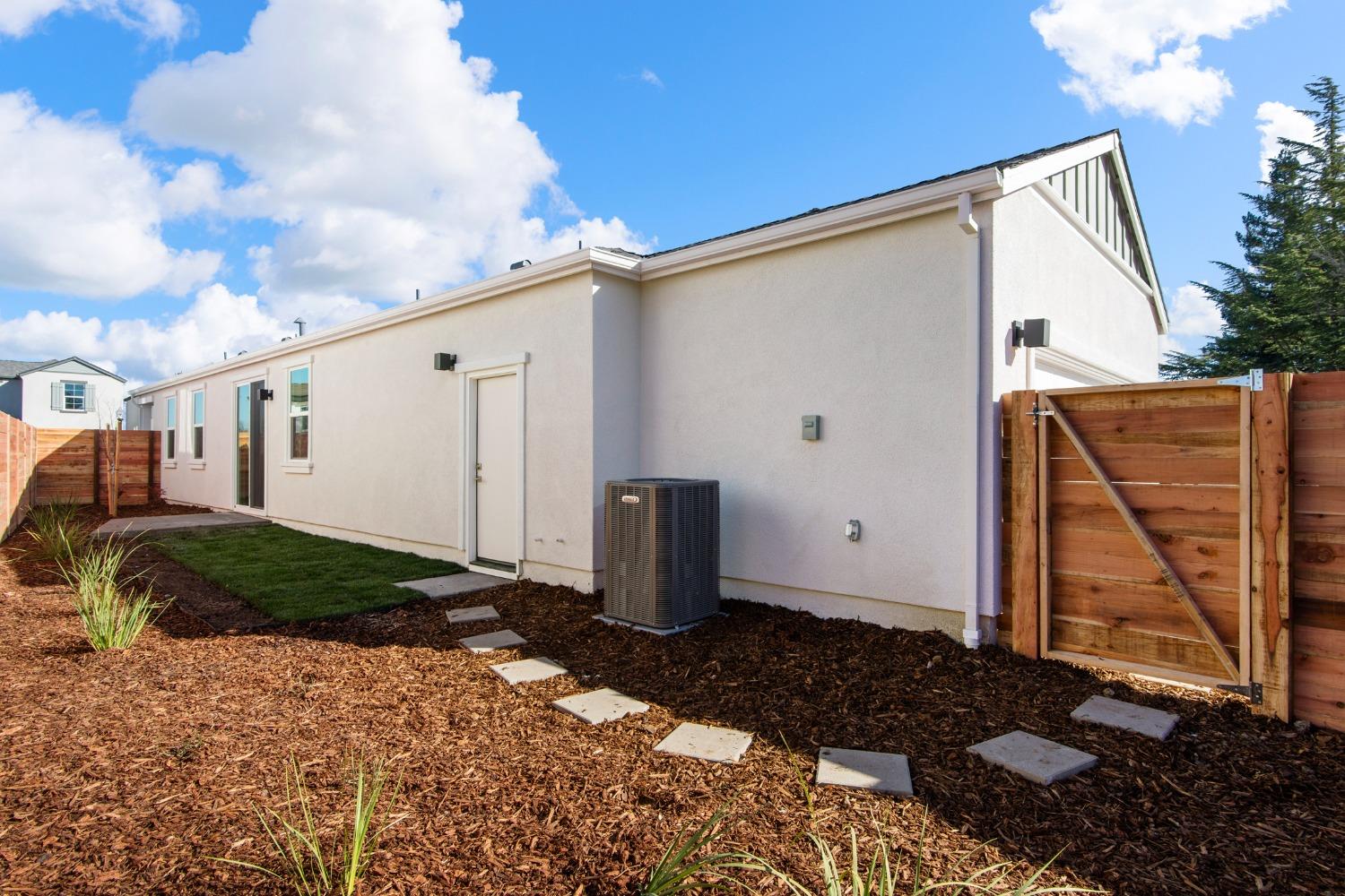 Detail Gallery Image 28 of 35 For 8660 Starburst Way, Sacramento,  CA 95823 - 3 Beds | 2 Baths