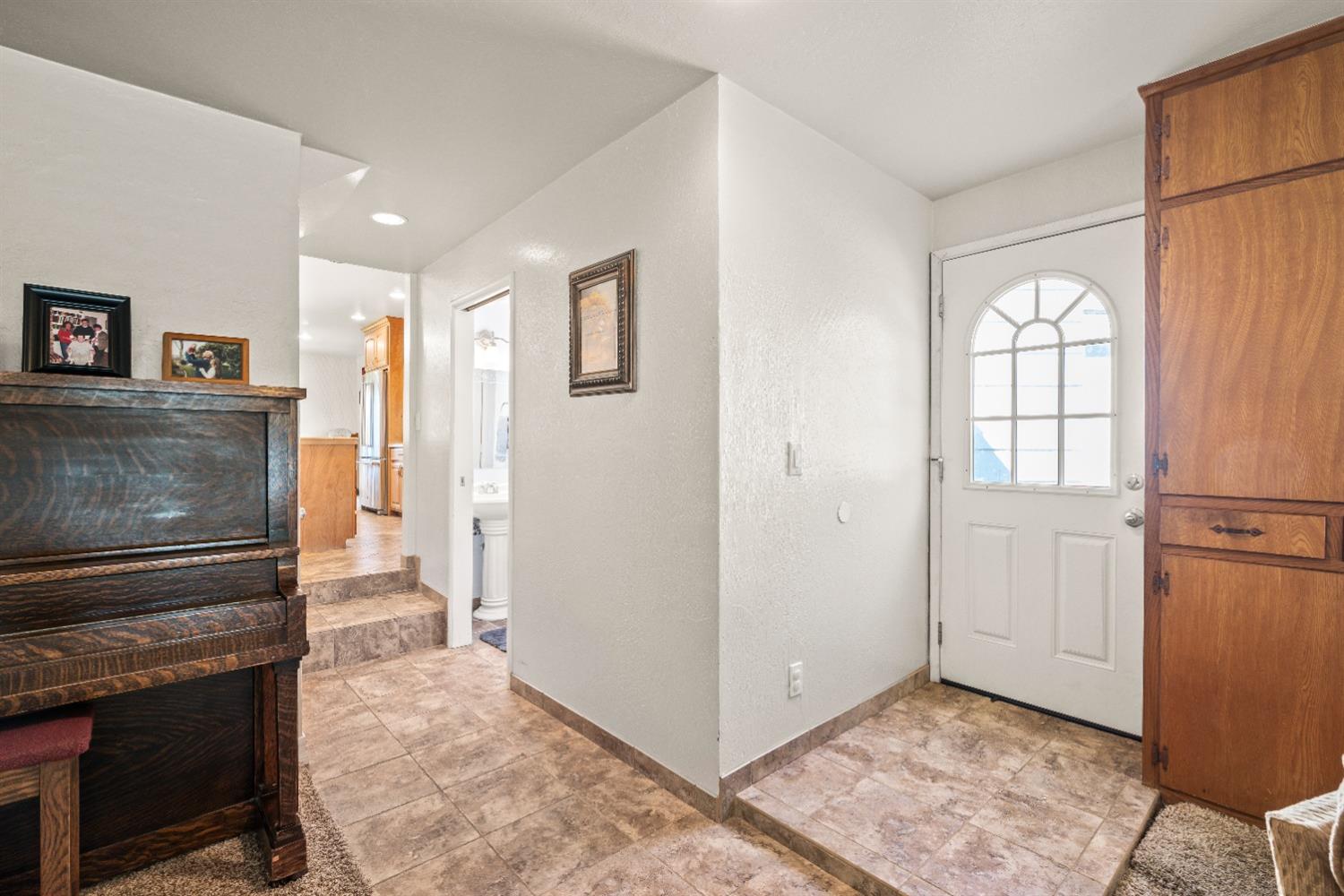 Detail Gallery Image 17 of 39 For 3529 Ridgewood Way, Sacramento,  CA 95821 - 4 Beds | 2/1 Baths
