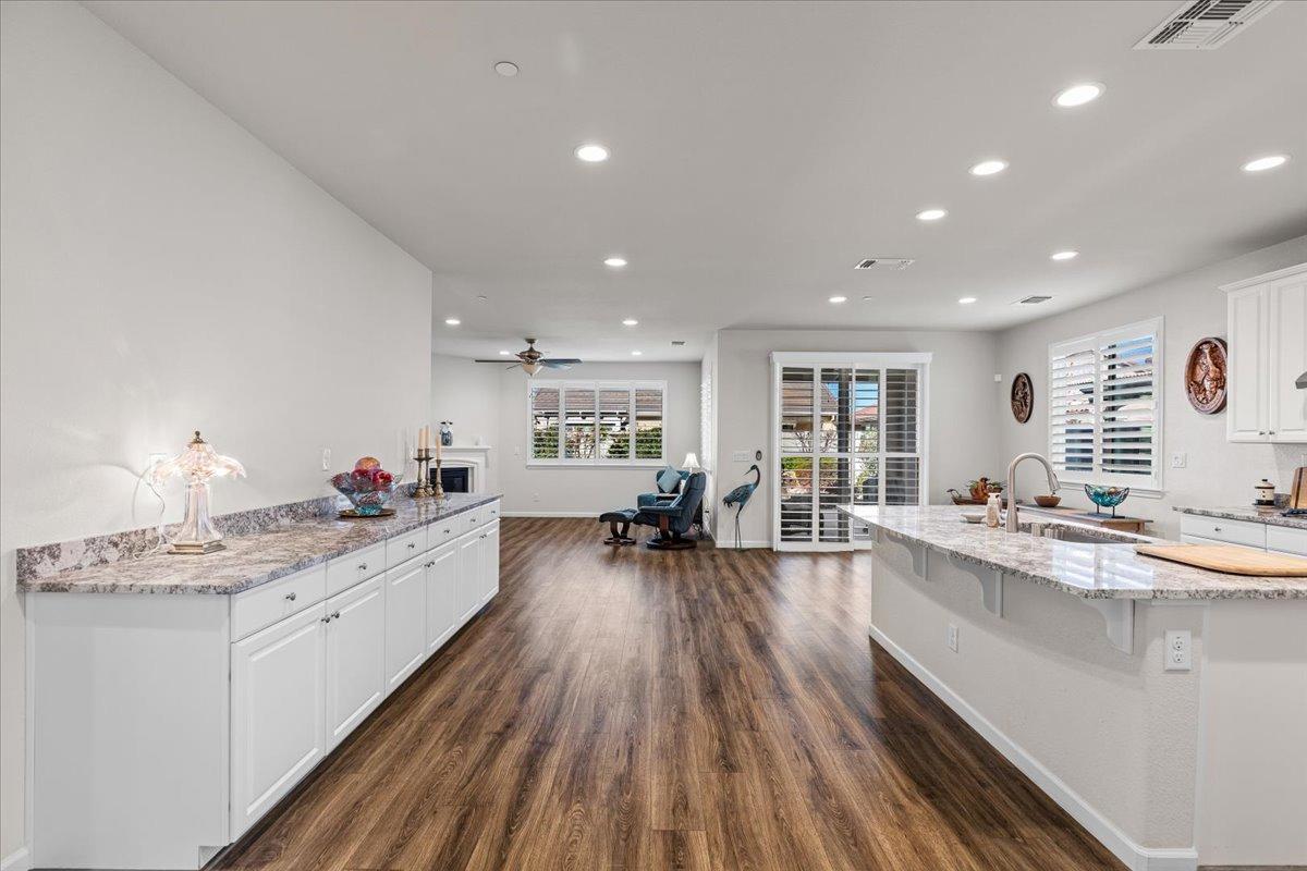 Detail Gallery Image 9 of 80 For 2693 Shadow Berry Dr, Manteca,  CA 95336 - 3 Beds | 2 Baths