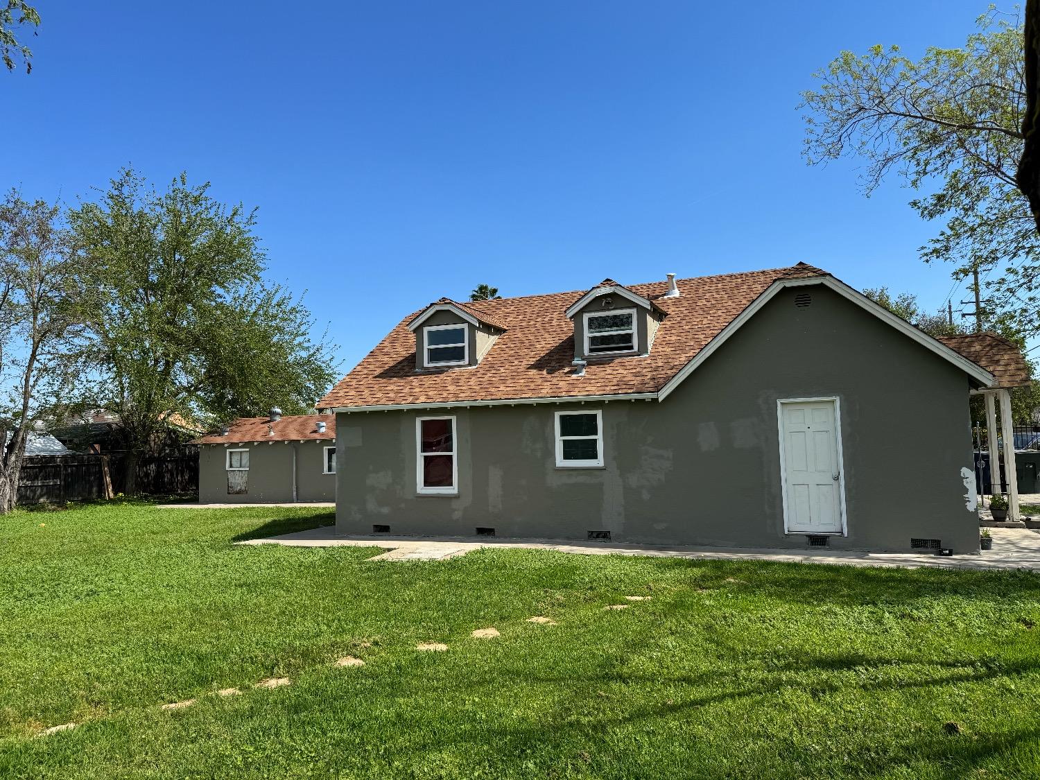 Detail Gallery Image 2 of 3 For 601 Eleanor Ave, Sacramento,  CA 95815 - 2 Beds | 1 Baths
