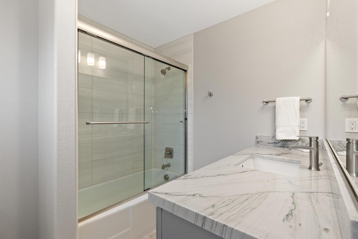 Detail Gallery Image 18 of 27 For 6407 Oakridge Way, Sacramento,  CA 95831 - 2 Beds | 2/1 Baths