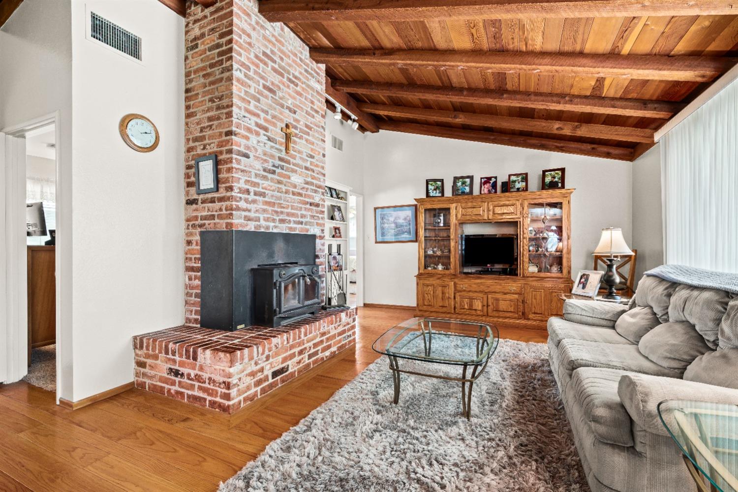 Detail Gallery Image 3 of 39 For 3529 Ridgewood Way, Sacramento,  CA 95821 - 4 Beds | 2/1 Baths