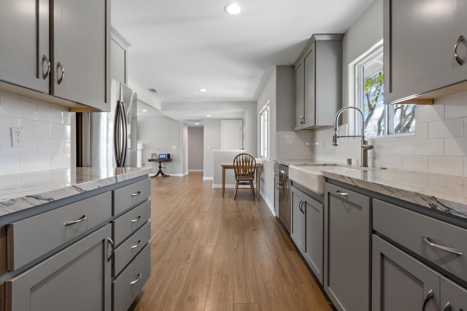 Detail Gallery Image 5 of 27 For 6407 Oakridge Way, Sacramento,  CA 95831 - 2 Beds | 2/1 Baths