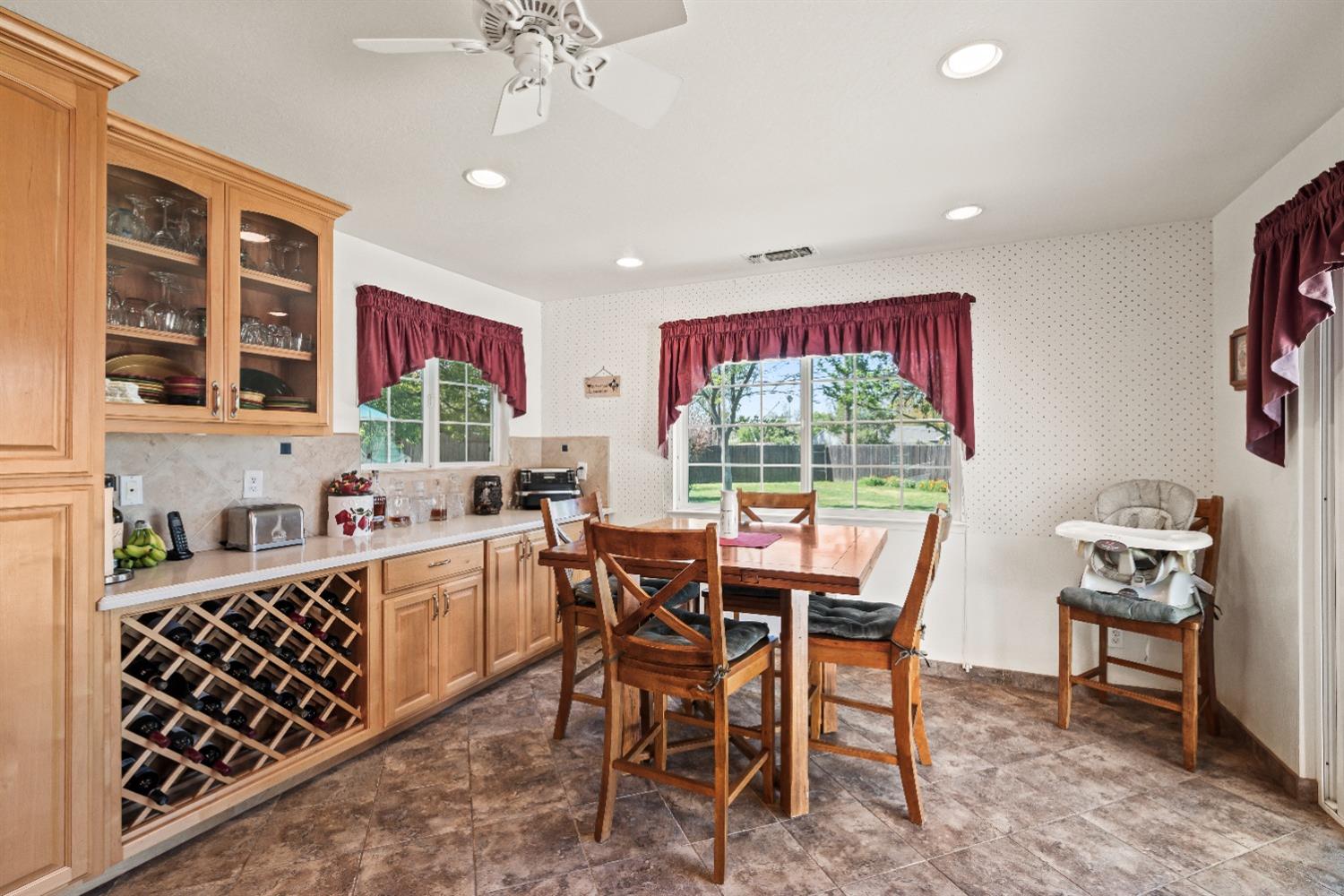 Detail Gallery Image 11 of 39 For 3529 Ridgewood Way, Sacramento,  CA 95821 - 4 Beds | 2/1 Baths