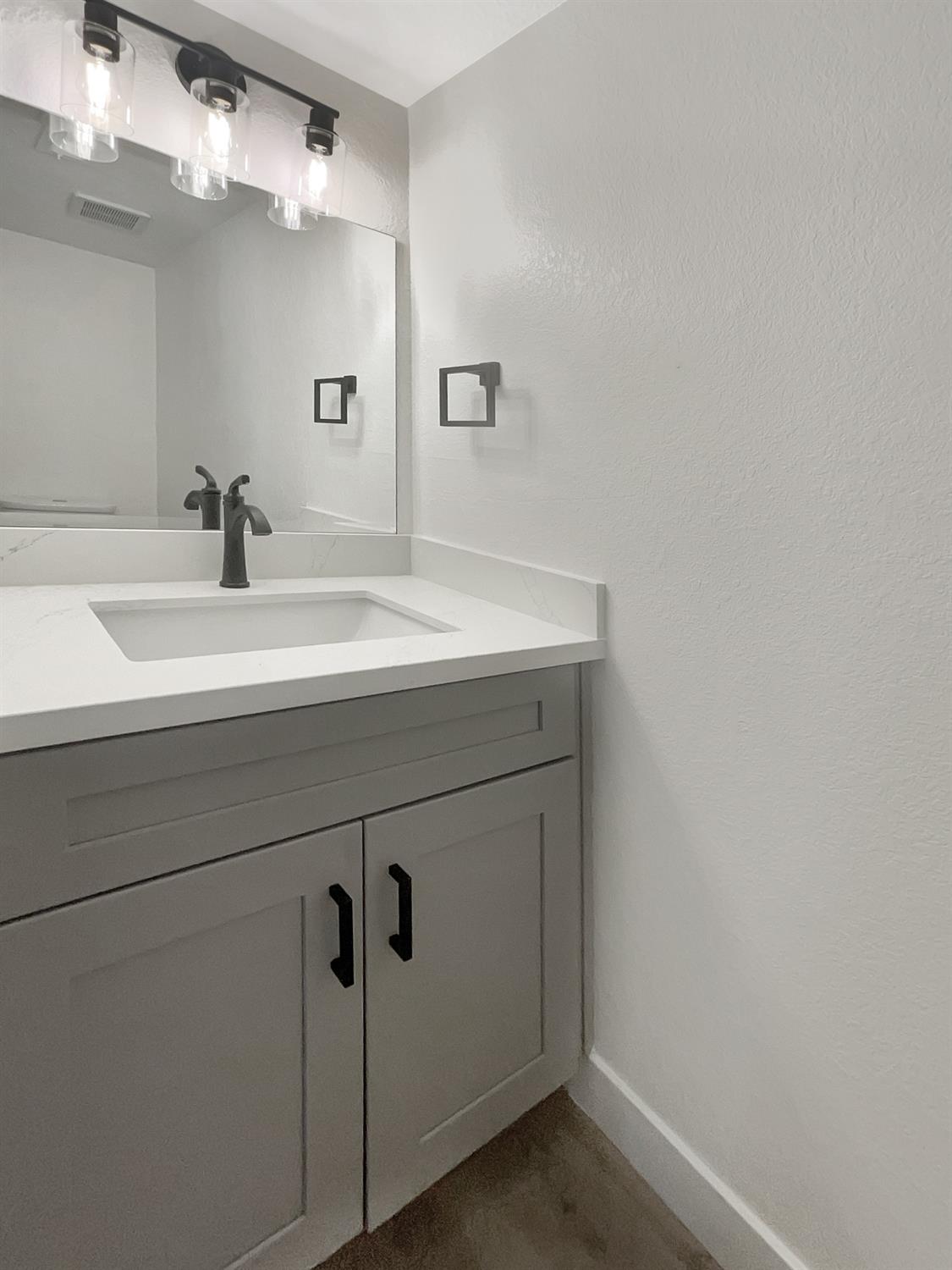 Detail Gallery Image 20 of 45 For 121 Ishi Cir, Sacramento,  CA 95833 - 3 Beds | 2/1 Baths