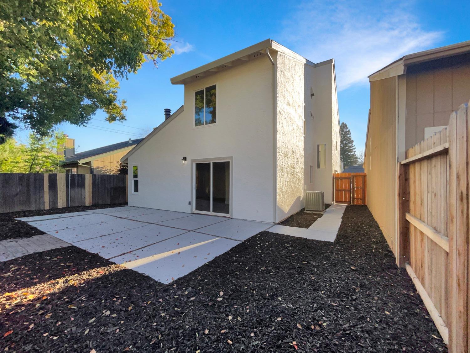 Detail Gallery Image 8 of 45 For 121 Ishi Cir, Sacramento,  CA 95833 - 3 Beds | 2/1 Baths