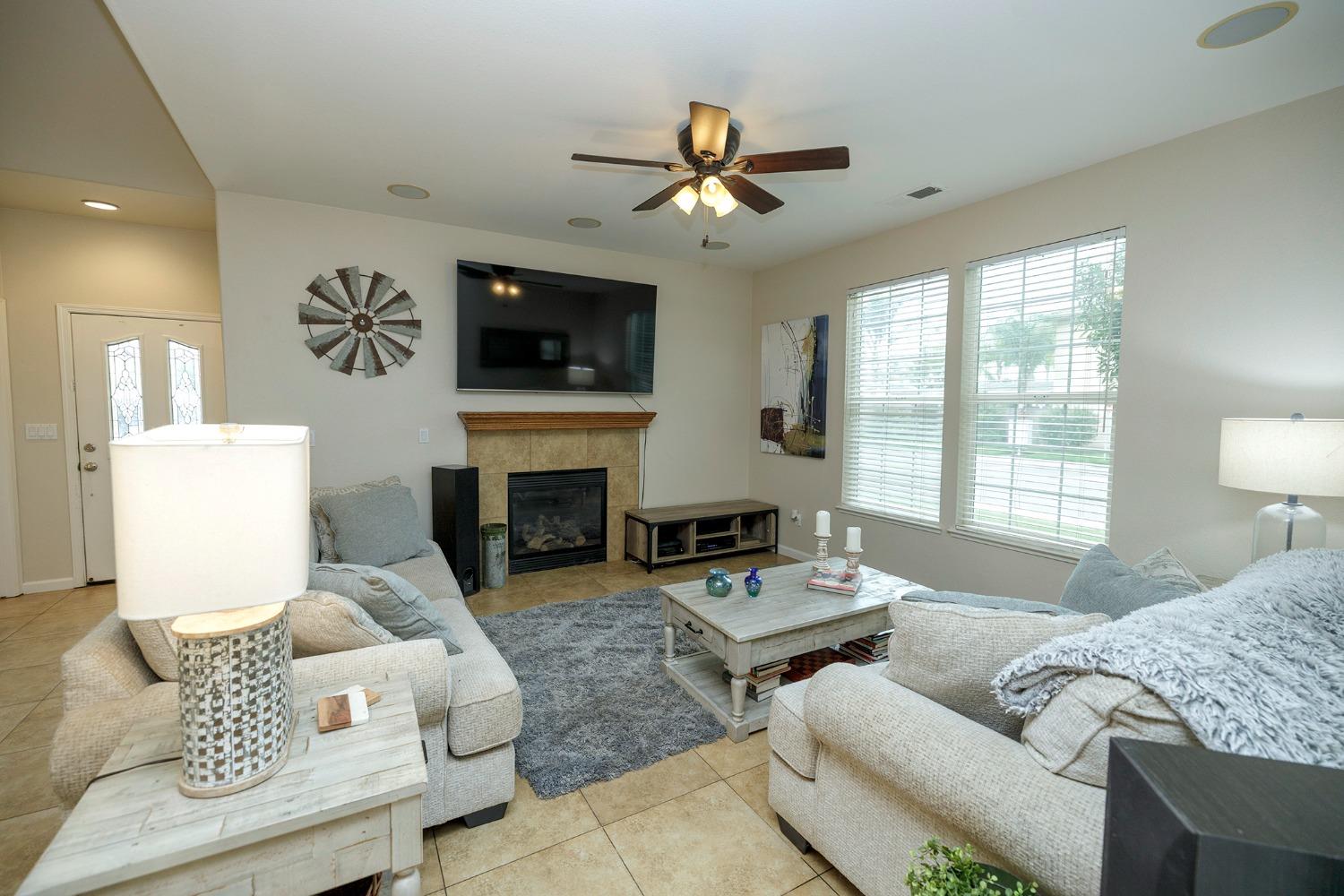 Detail Gallery Image 3 of 22 For 5303 Spaulding Ct, Riverbank,  CA 95367 - 3 Beds | 2/1 Baths