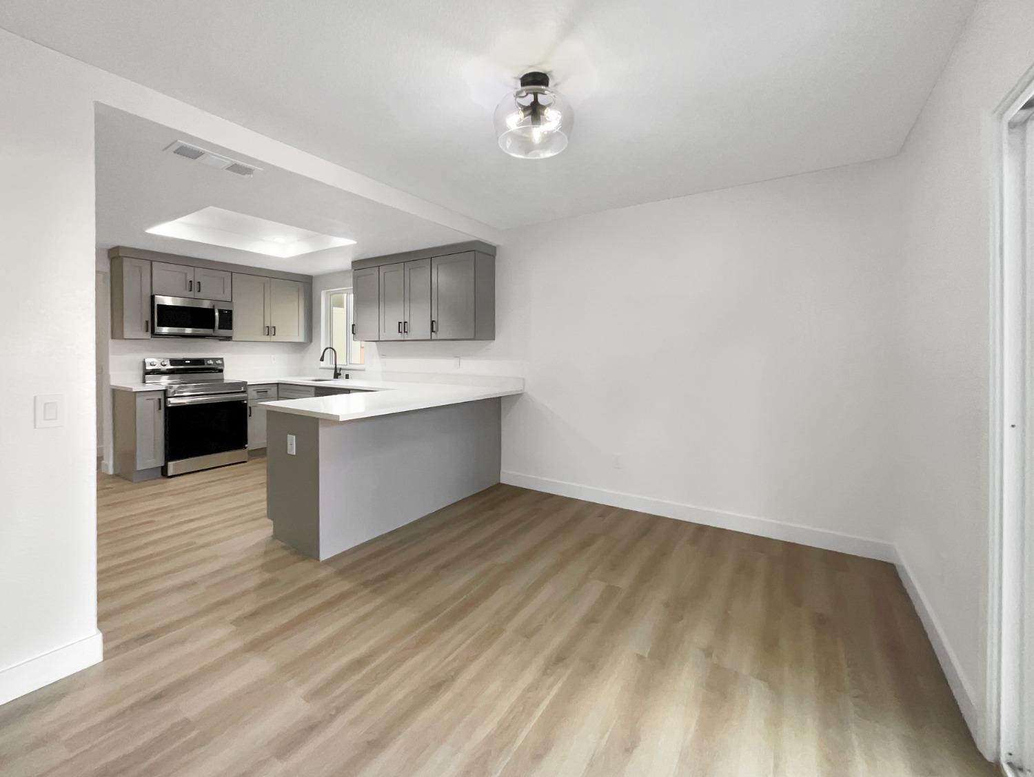Detail Gallery Image 14 of 45 For 121 Ishi Cir, Sacramento,  CA 95833 - 3 Beds | 2/1 Baths