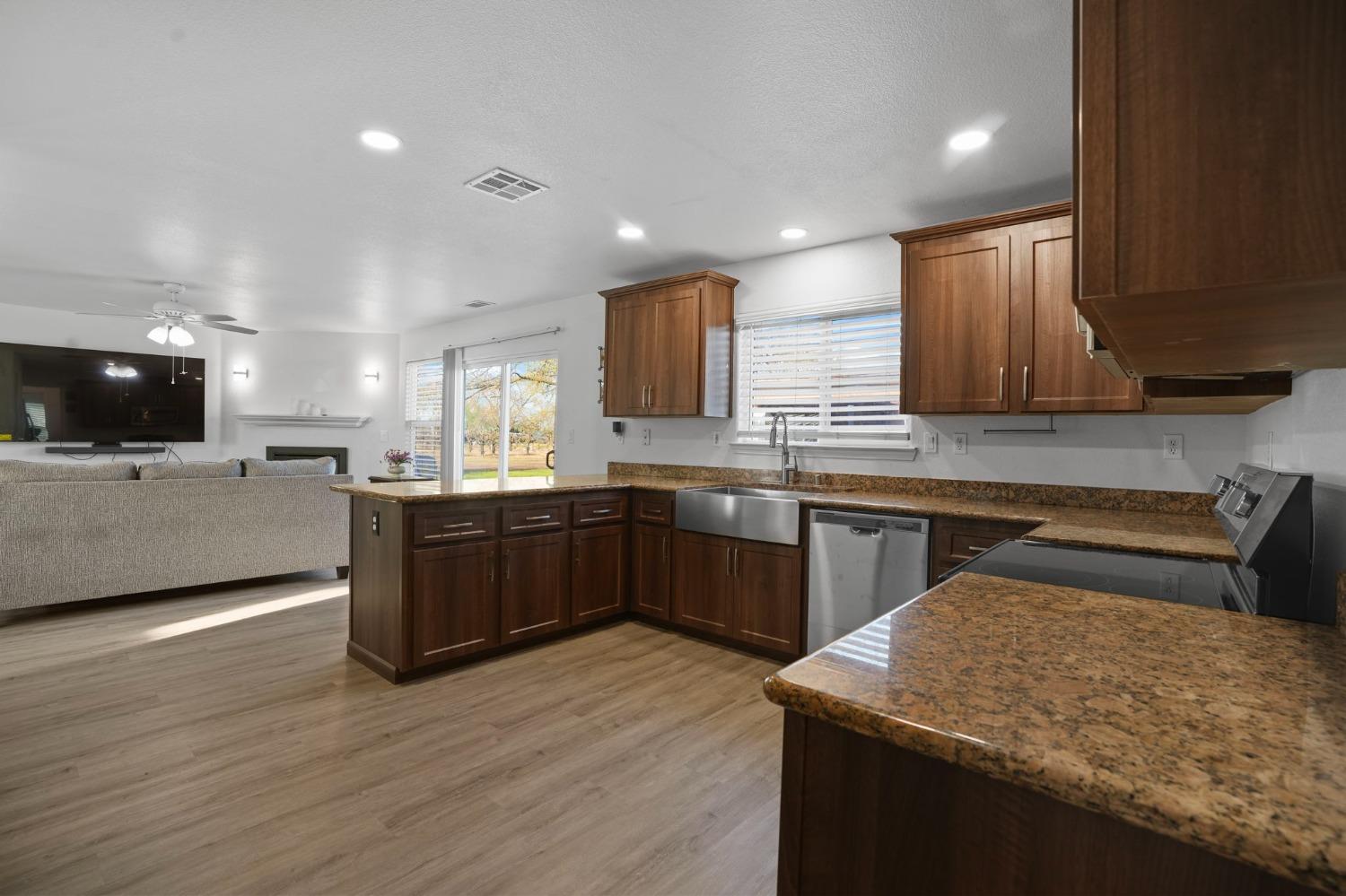 Detail Gallery Image 25 of 70 For 13070 N Curry Ave, Lodi,  CA 95240 - 5 Beds | 3 Baths