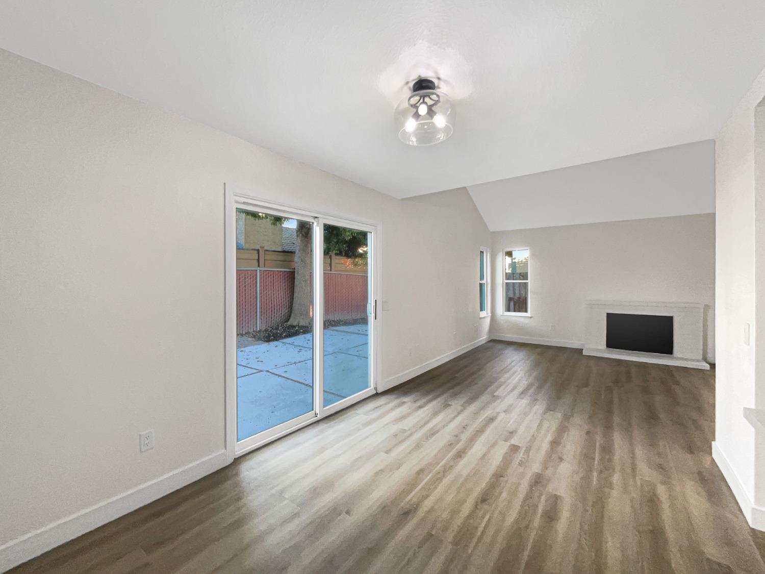 Detail Gallery Image 15 of 45 For 121 Ishi Cir, Sacramento,  CA 95833 - 3 Beds | 2/1 Baths