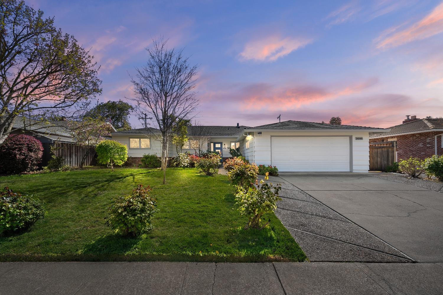 Detail Gallery Image 1 of 1 For 3000 Huntington Rd, Sacramento,  CA 95864 - 4 Beds | 2/1 Baths