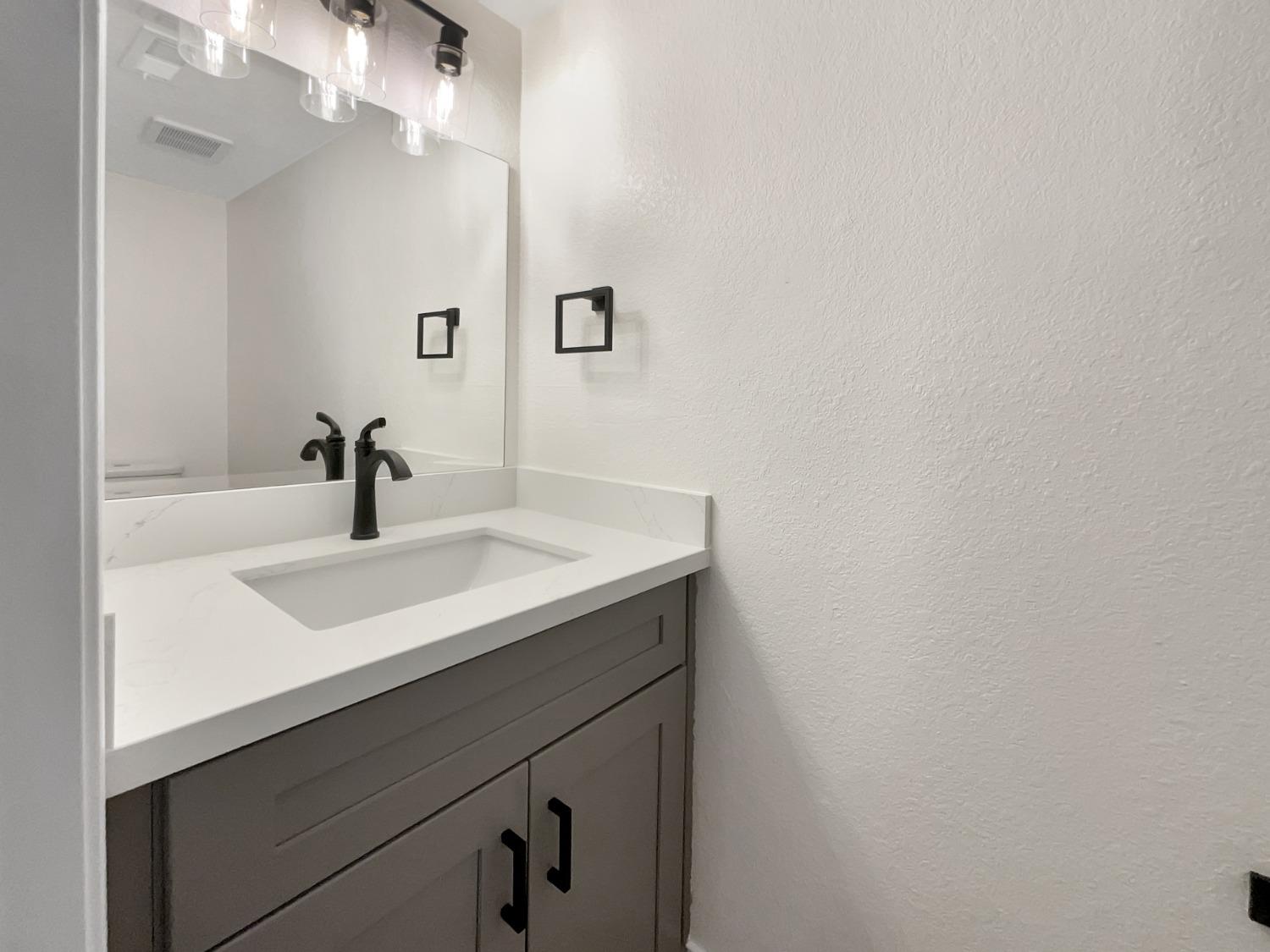 Detail Gallery Image 19 of 45 For 121 Ishi Cir, Sacramento,  CA 95833 - 3 Beds | 2/1 Baths