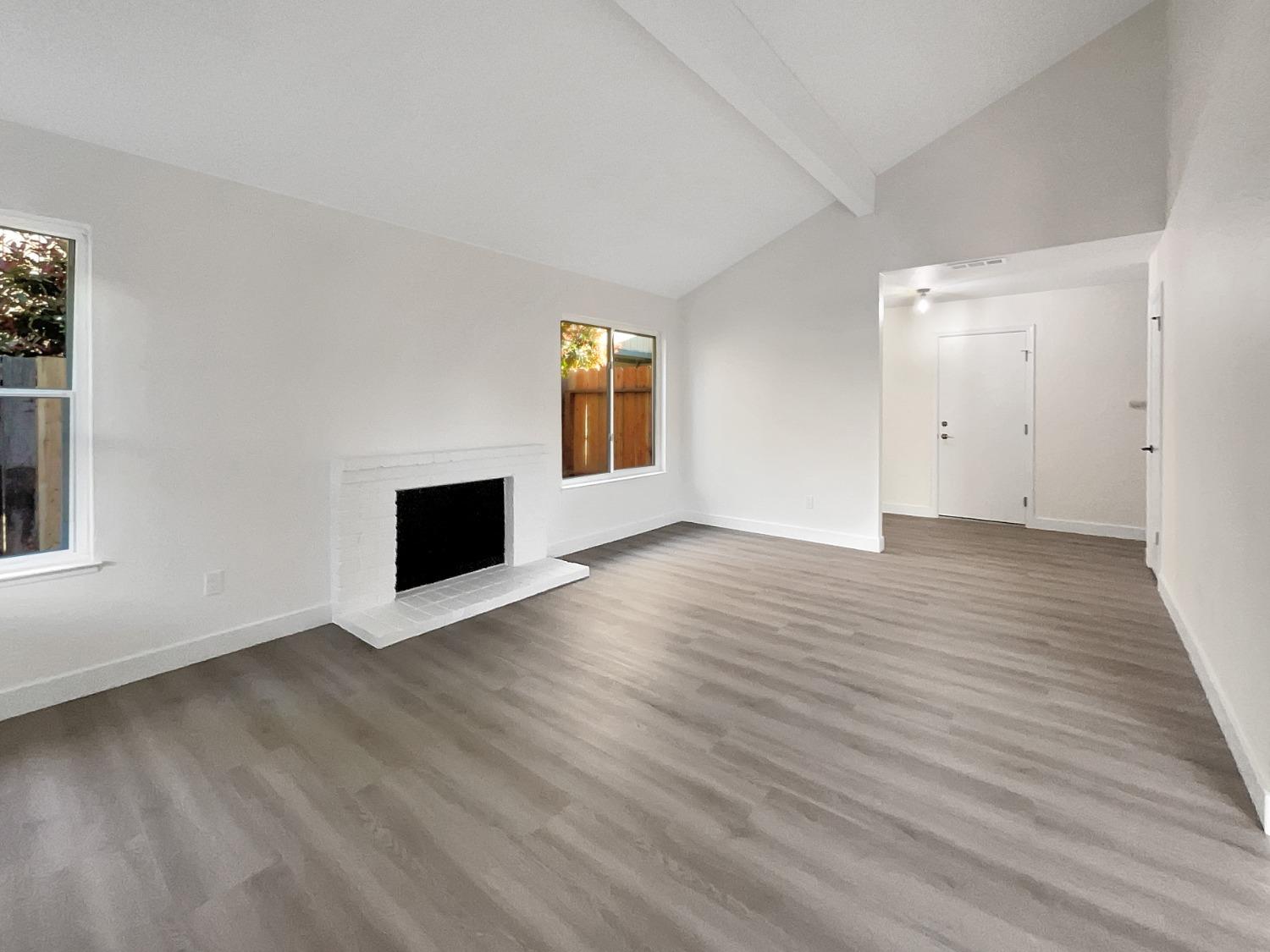 Detail Gallery Image 3 of 45 For 121 Ishi Cir, Sacramento,  CA 95833 - 3 Beds | 2/1 Baths