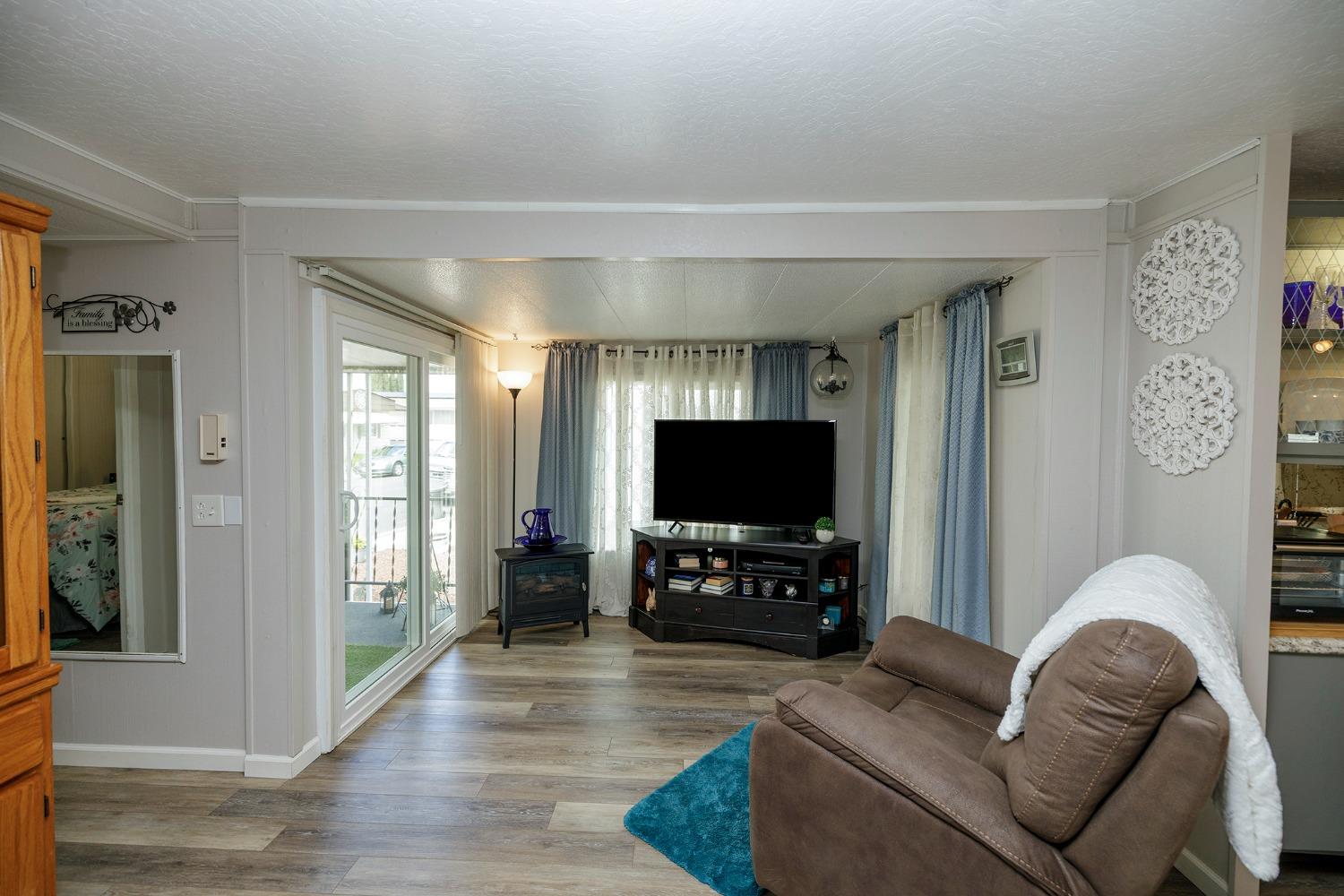 Detail Gallery Image 9 of 46 For 2505 Jackson Ave 197, Escalon,  CA 95320 - 2 Beds | 2 Baths