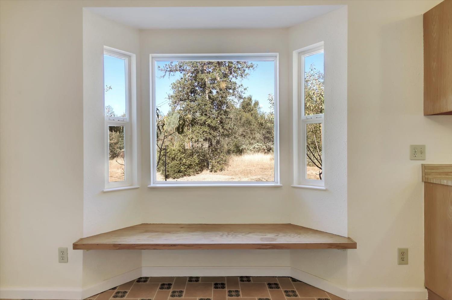 Detail Gallery Image 9 of 76 For 13807 Bluebird Way, Oregon House,  CA 95962 - 5 Beds | 4 Baths