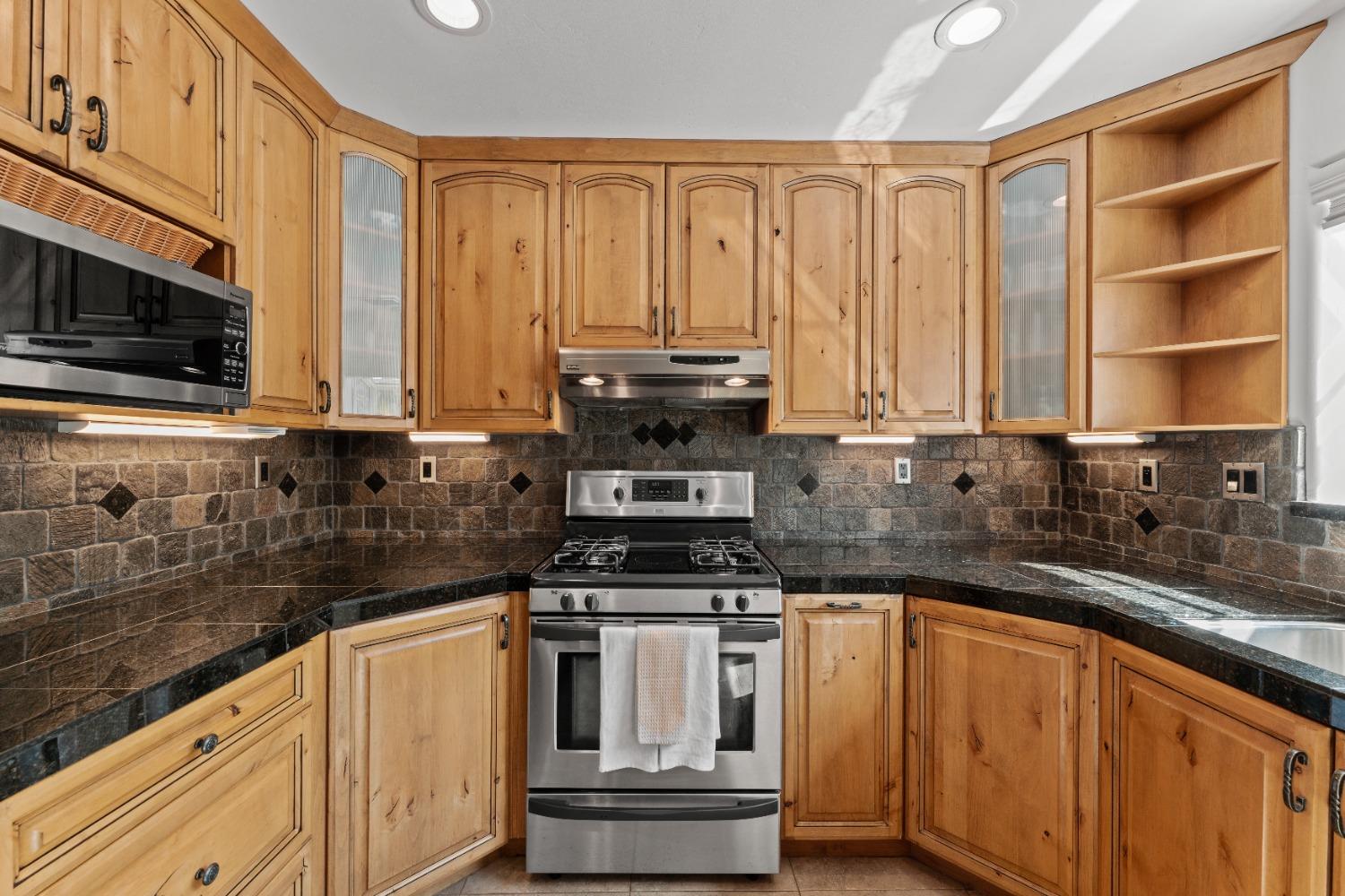 Detail Gallery Image 42 of 86 For 3541 Val Verde Rd, Loomis,  CA 95650 - 3 Beds | 2/1 Baths
