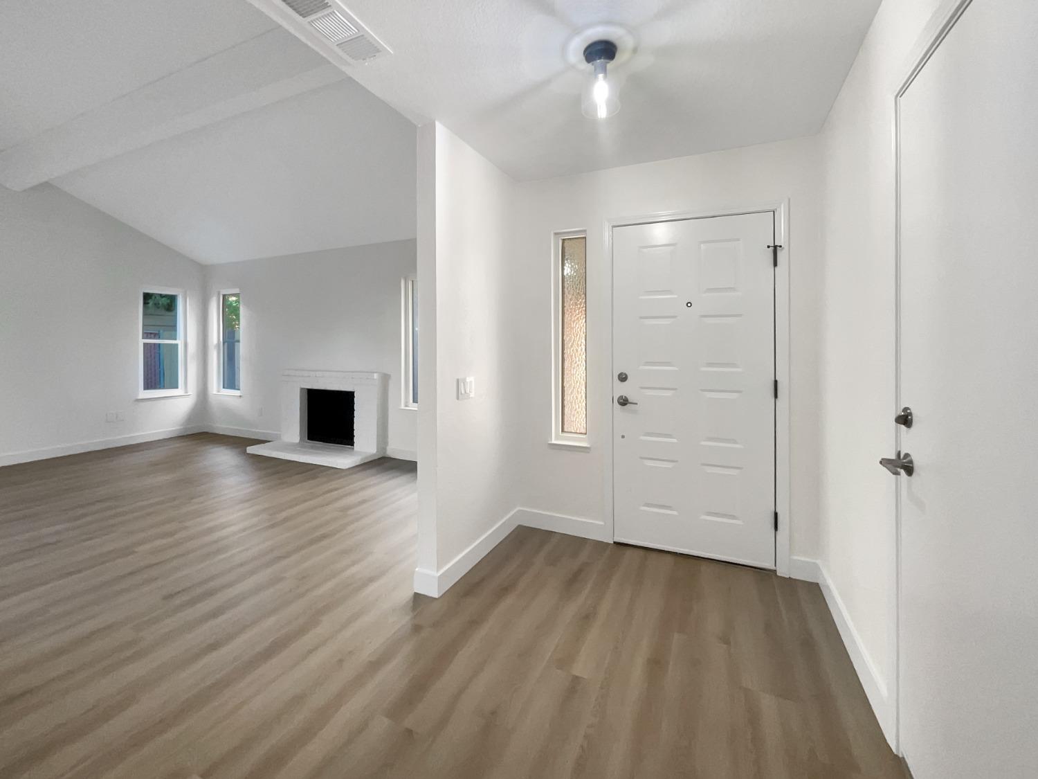 Detail Gallery Image 11 of 45 For 121 Ishi Cir, Sacramento,  CA 95833 - 3 Beds | 2/1 Baths